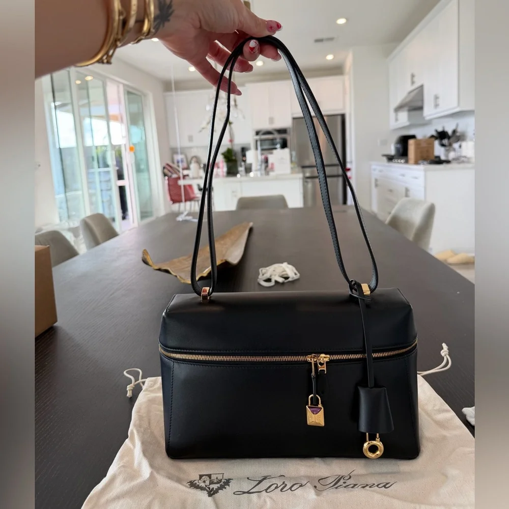 Loro Piana Extra Bag L27 in black smooth calfskin; worn 5x - Picture 5 of 11